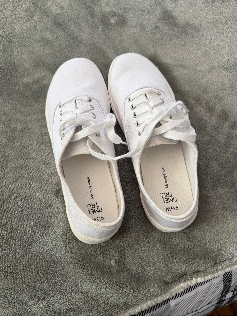 Time and Tru White Canvas Lace-Up Sneakers with Memory Foam